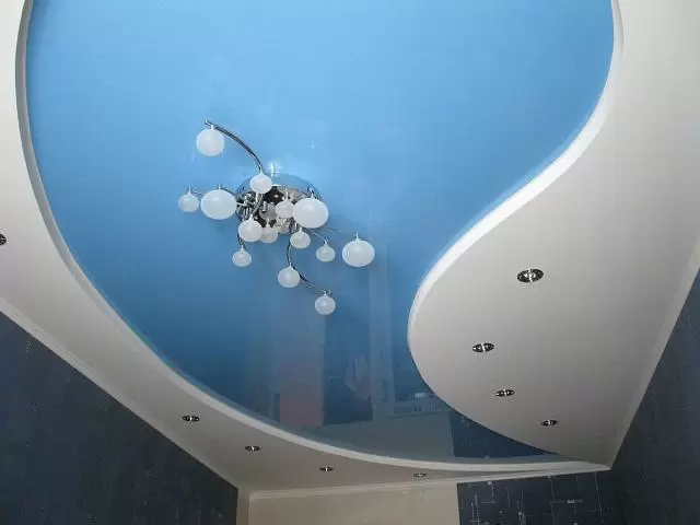 двухуровневый голубой натяжной потолок