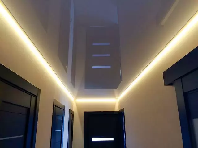 парящий глянцевый натяжной потолок