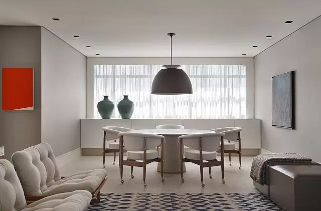 обеденная зона с панорамным окном