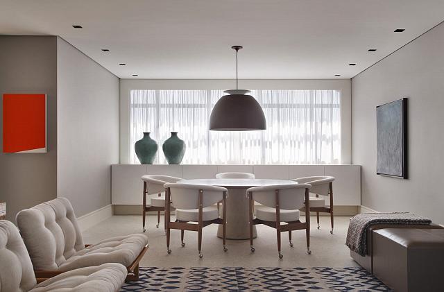 обеденная зона с панорамным окном